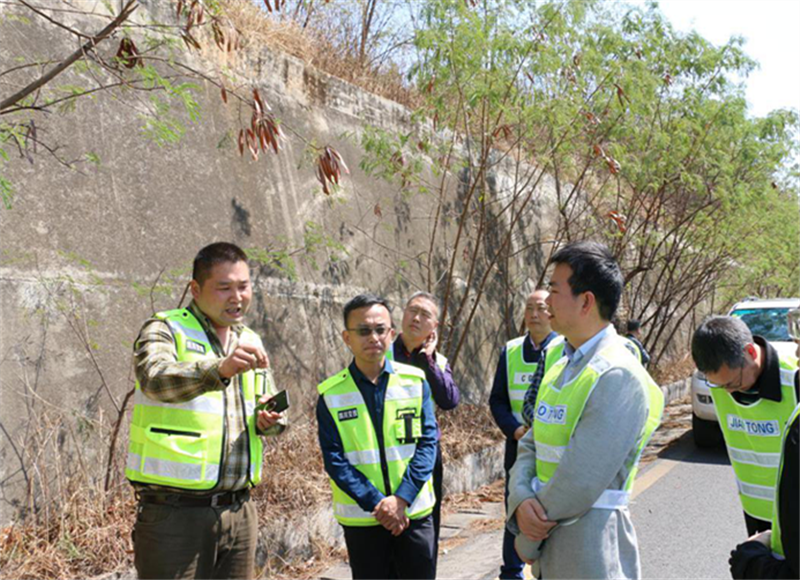 公司董事郜進良一行赴 攀田路、瀘黃路實地調研并指導工作