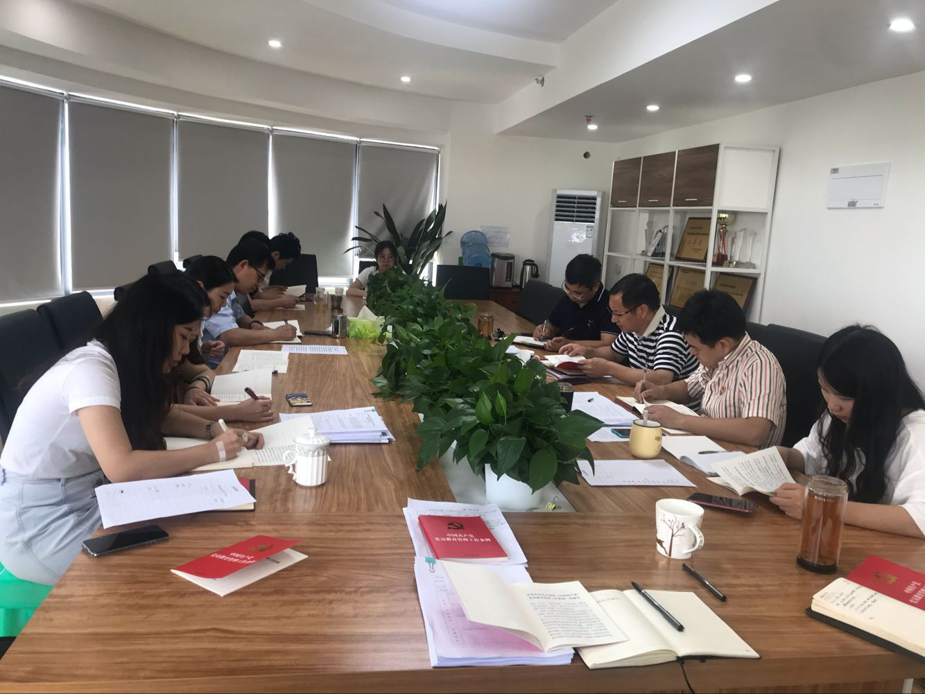 公路分公司黨支部深入學習《中國共產黨黨員教育管理工作條例》