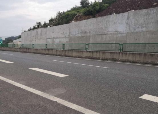 廣陜、廣巴高速公路連接線東壩互通K4+700左側順層滑坡處治工程順利完工