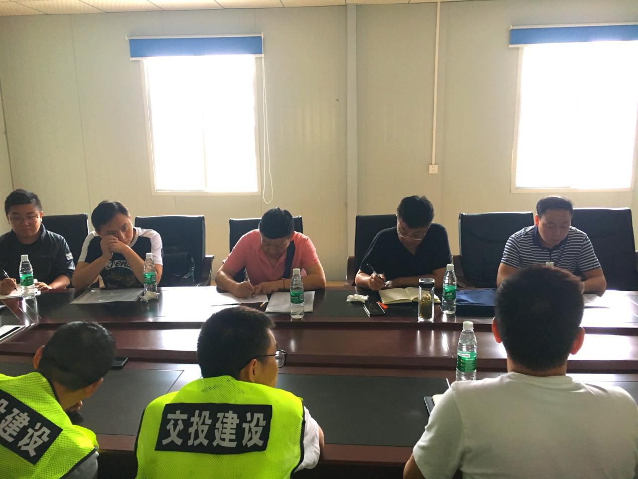 公司副總經理何騰一行對成樂擴容建設項目E2-SG2項目經理分部進行半年工作大檢查
