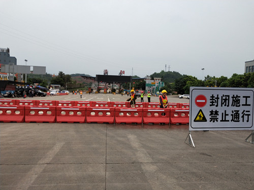 成渝高速資陽收費站順利實施關站封路
