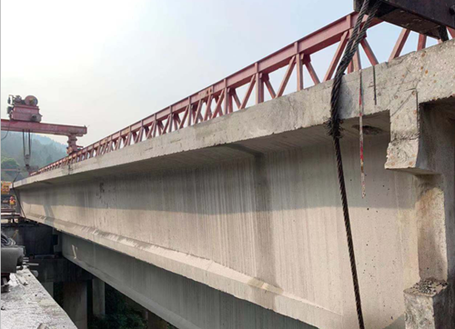 G5京昆高速綿廣段（出川向）水晶溝大橋應急搶險工程首片T梁順利拆除