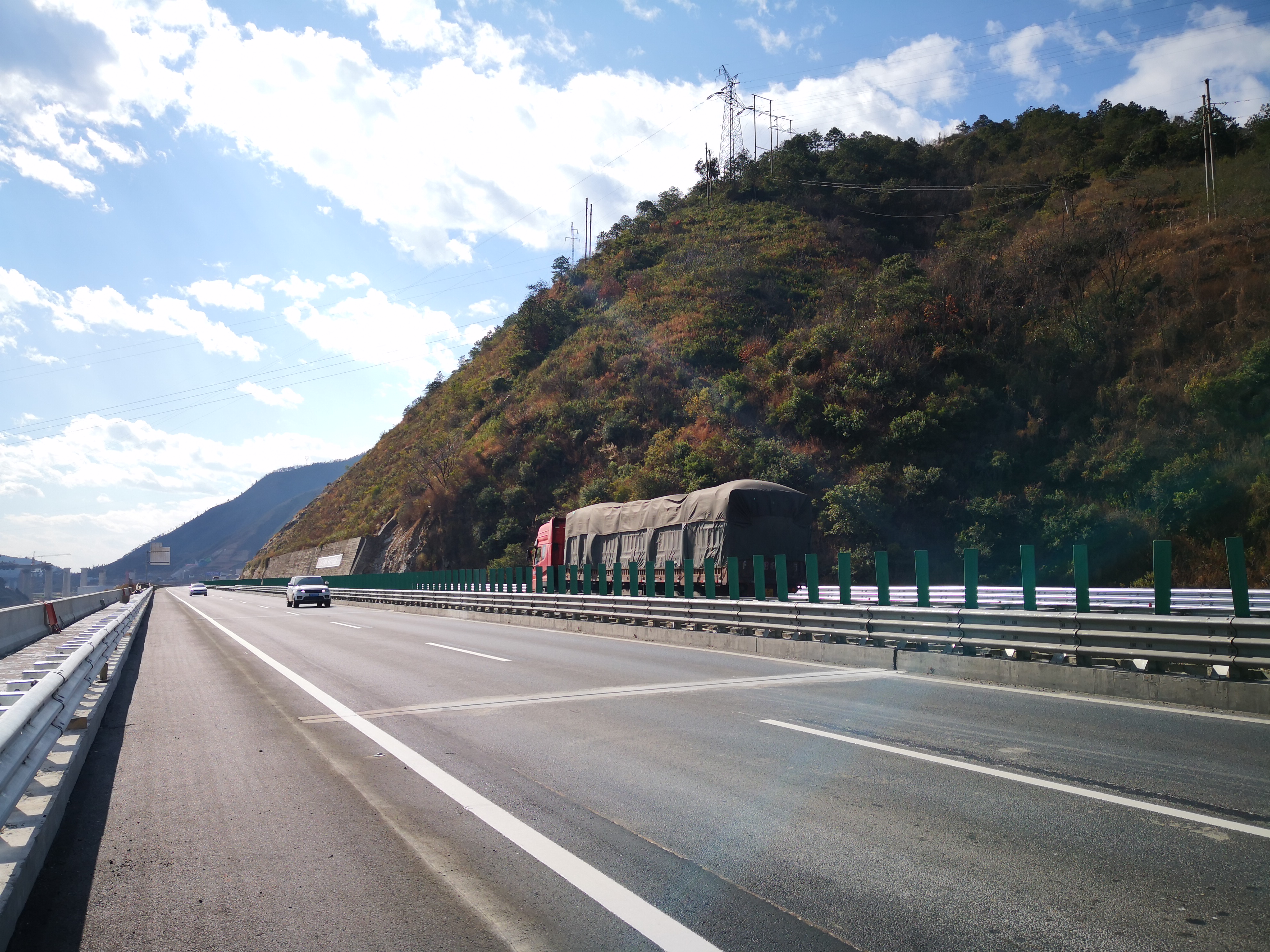 瀘黃高速梳妝臺大橋改擴建完工實現通車