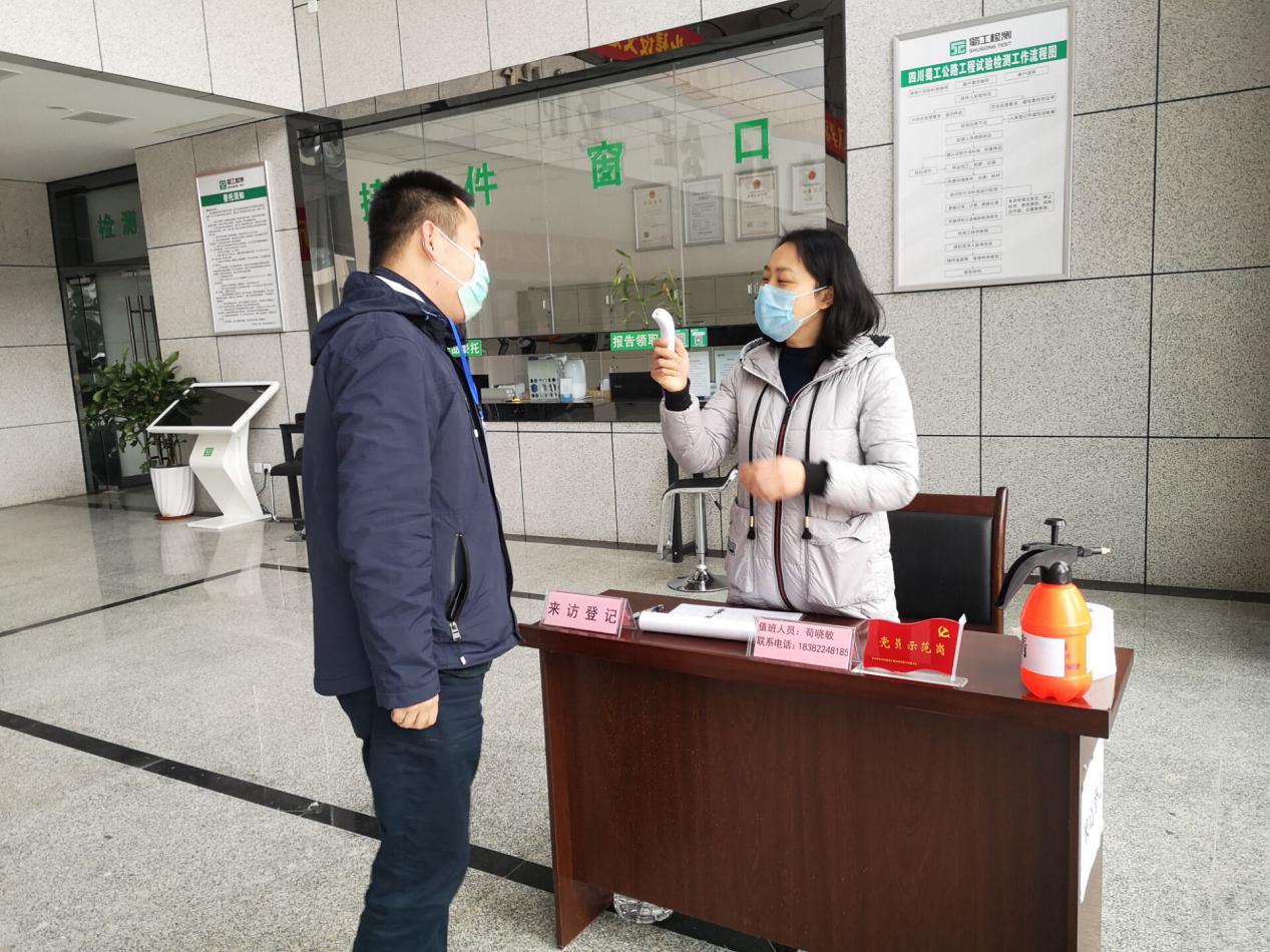 當好“四員”，讓黨旗在防控斗爭一線高高飄揚