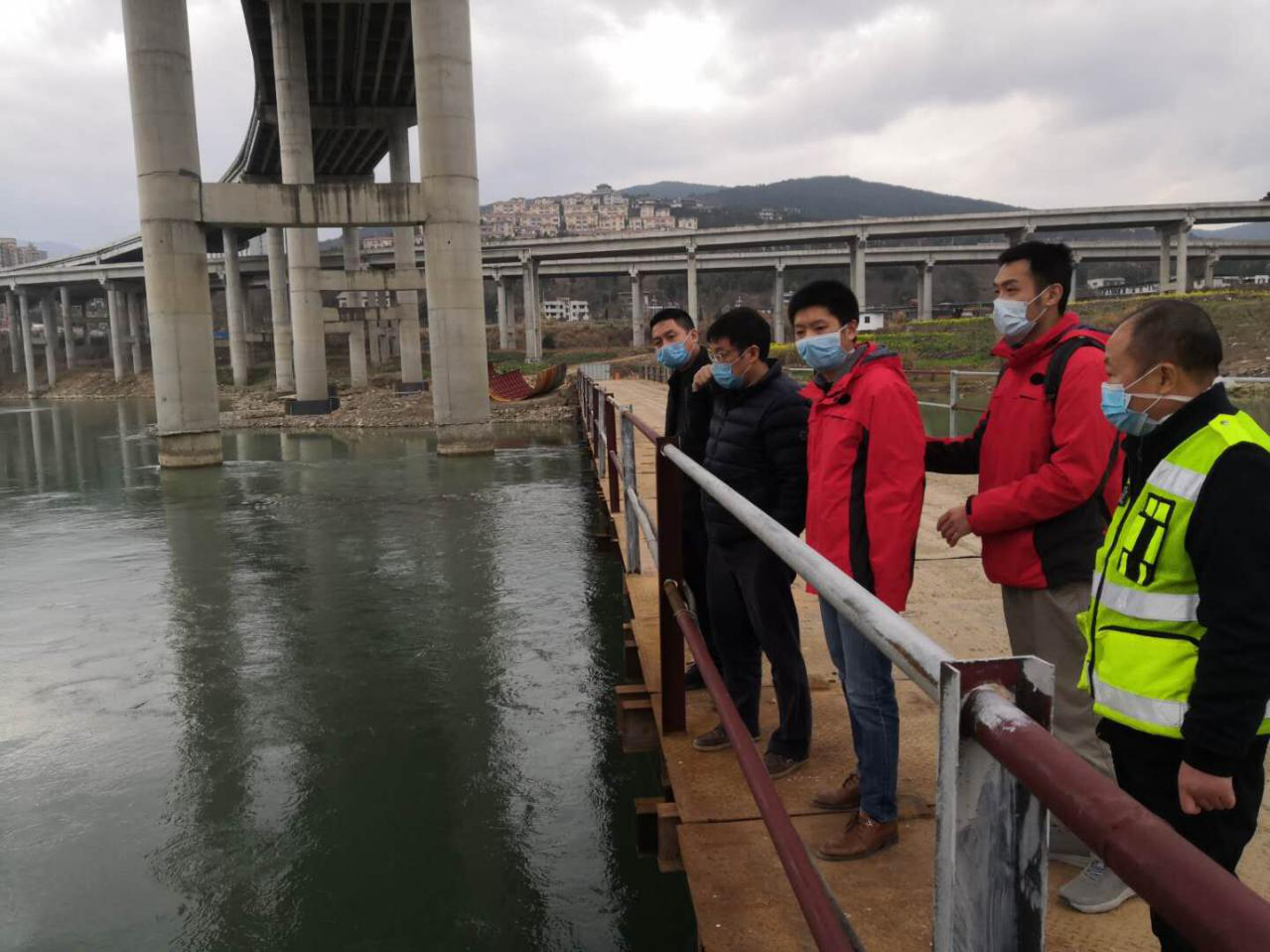 公司黨委委員、副總經理何騰赴公司川北項目部督導檢查疫情防控及復工準備工作