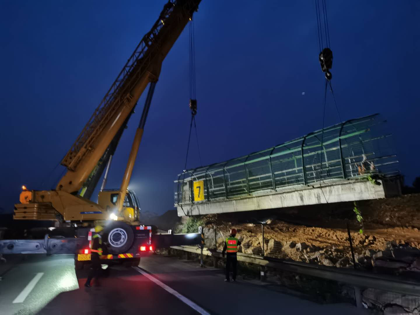 成樂高速擴容建設E2-SG1項目正式啟動第一批次 天橋同步拆除施工
