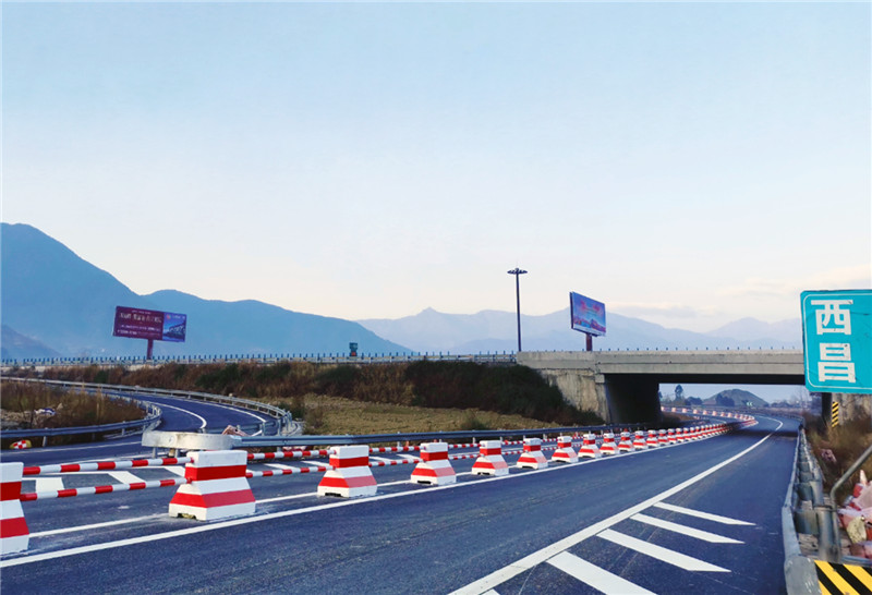 10公司承建瀘黃改擴建工程完工.jpg
