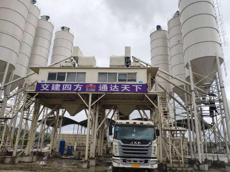 久馬高速首個綠色拌合站正式投入生產