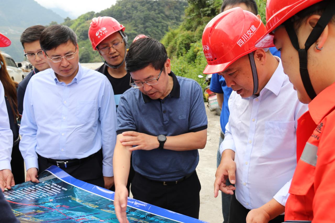 抓好先期開工點  加速推進瀘石高速項目建設