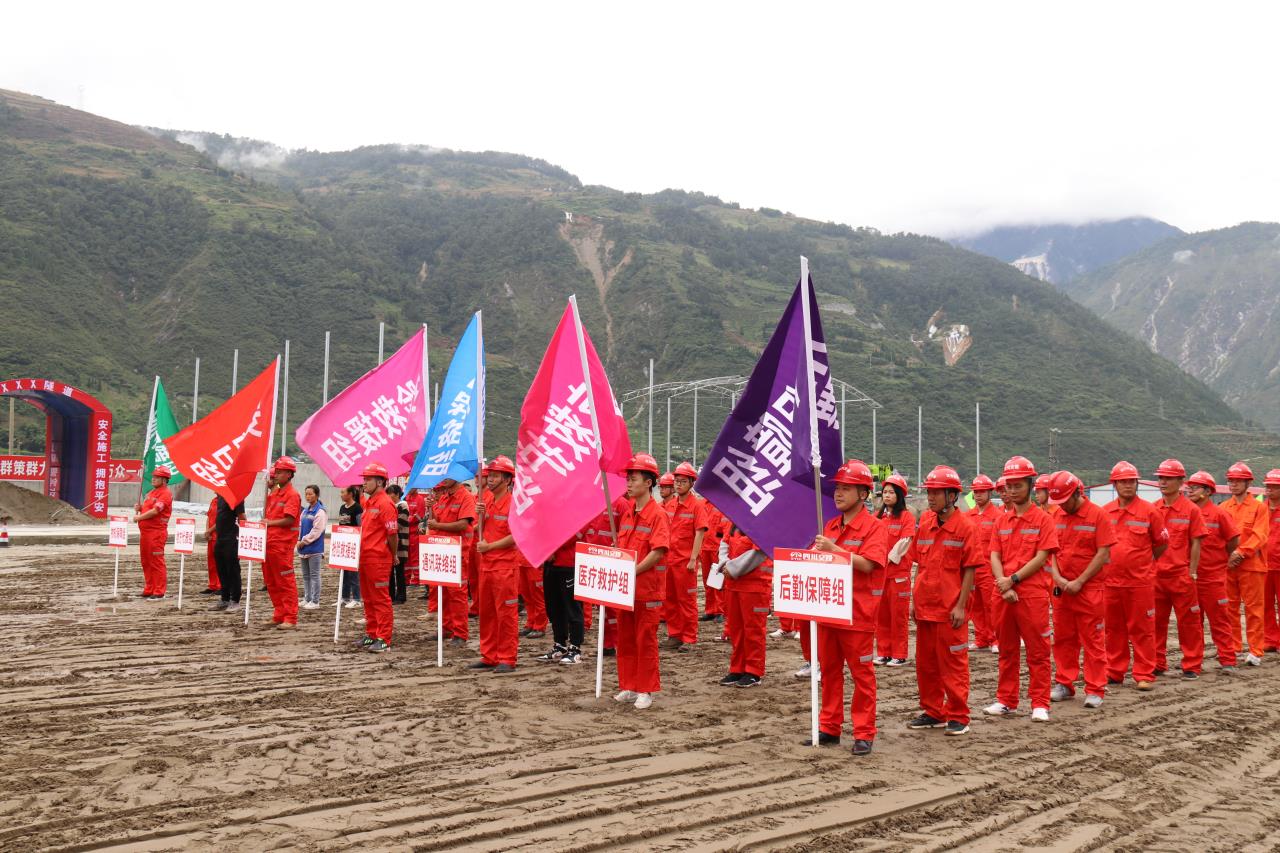 瀘石高速公路（石棉段）開展防洪、防汛、防地災應急救援演練
