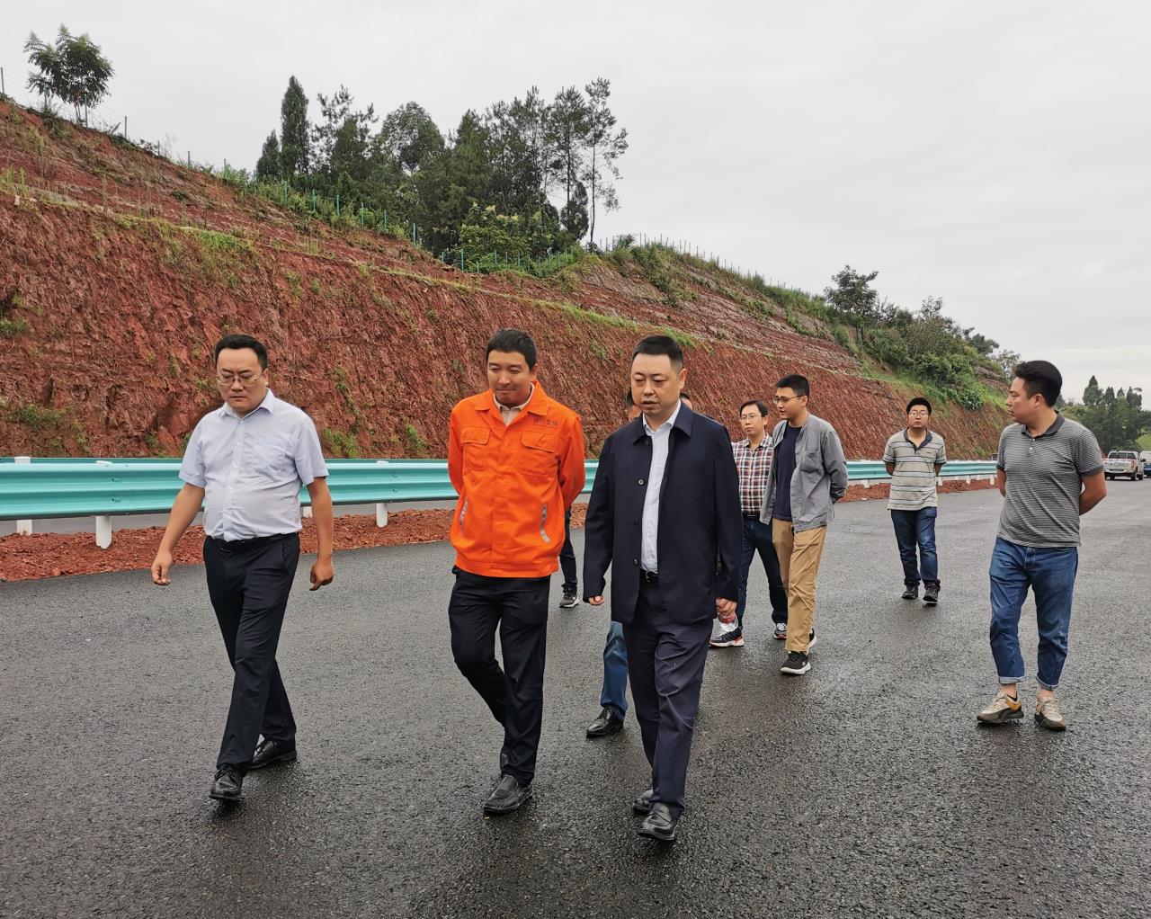 省交通廳質(zhì)監(jiān)局副局長鄒南一行赴公司成宜ZCB4-LM1項(xiàng)目檢查指導(dǎo)工作