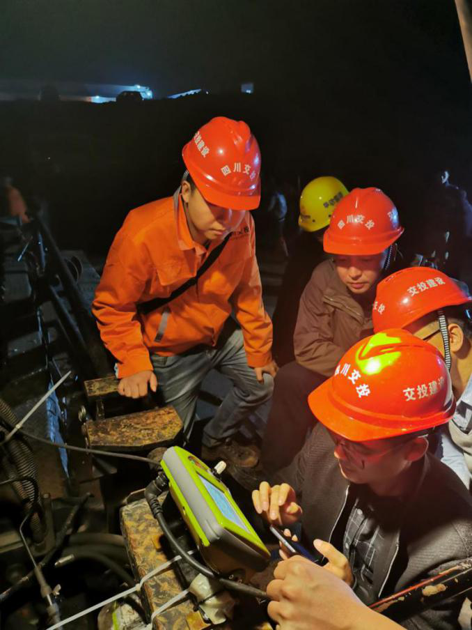 立足項目創新創新 交建青年在行動 -公司成宜路面項目運用3D攤鋪實現“降本增效”