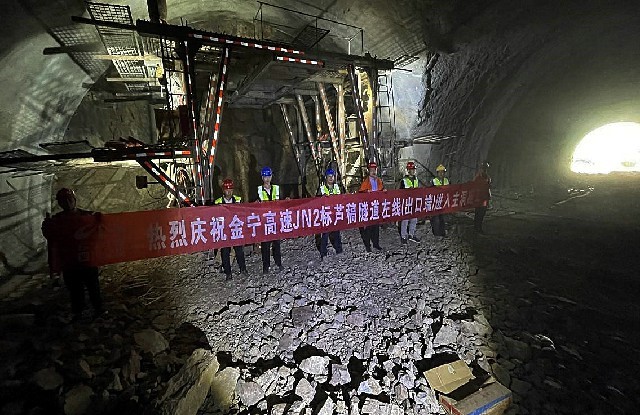攻堅克難助推進  全力以赴奔目標