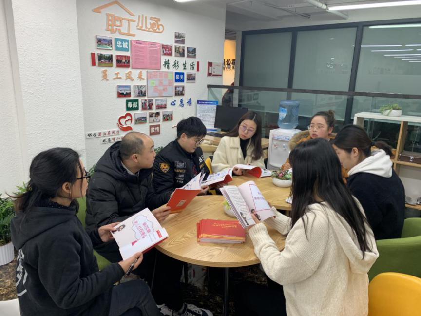 法治讀書會(huì)   共學(xué)民法典——橋梁工程分公司開(kāi)展黨員職工法治讀書會(huì)活動(dòng)