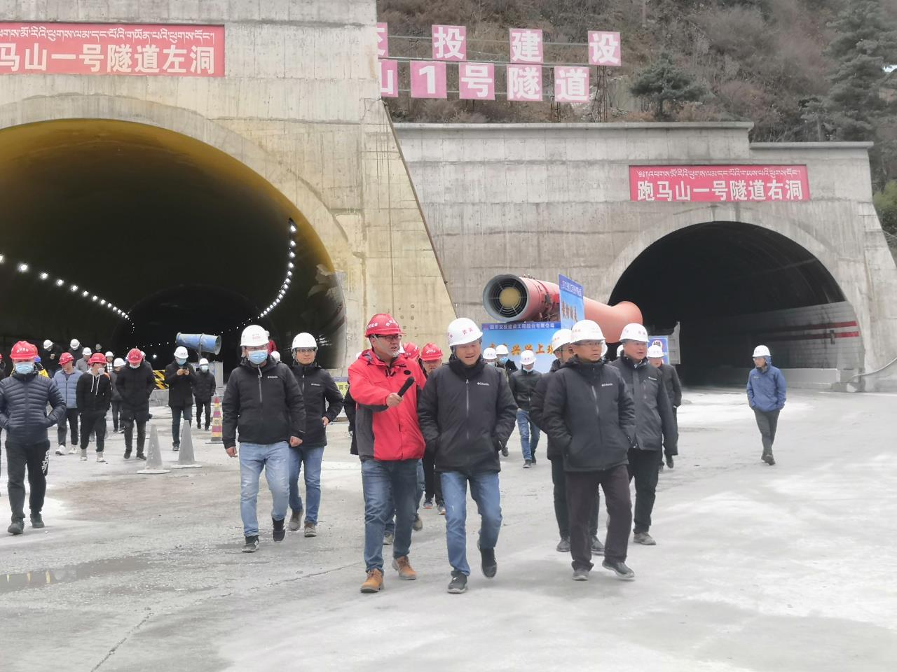 康新K1-1項目部迎來瀘石公司及 瀘石高速項目技術骨干組團“取經”