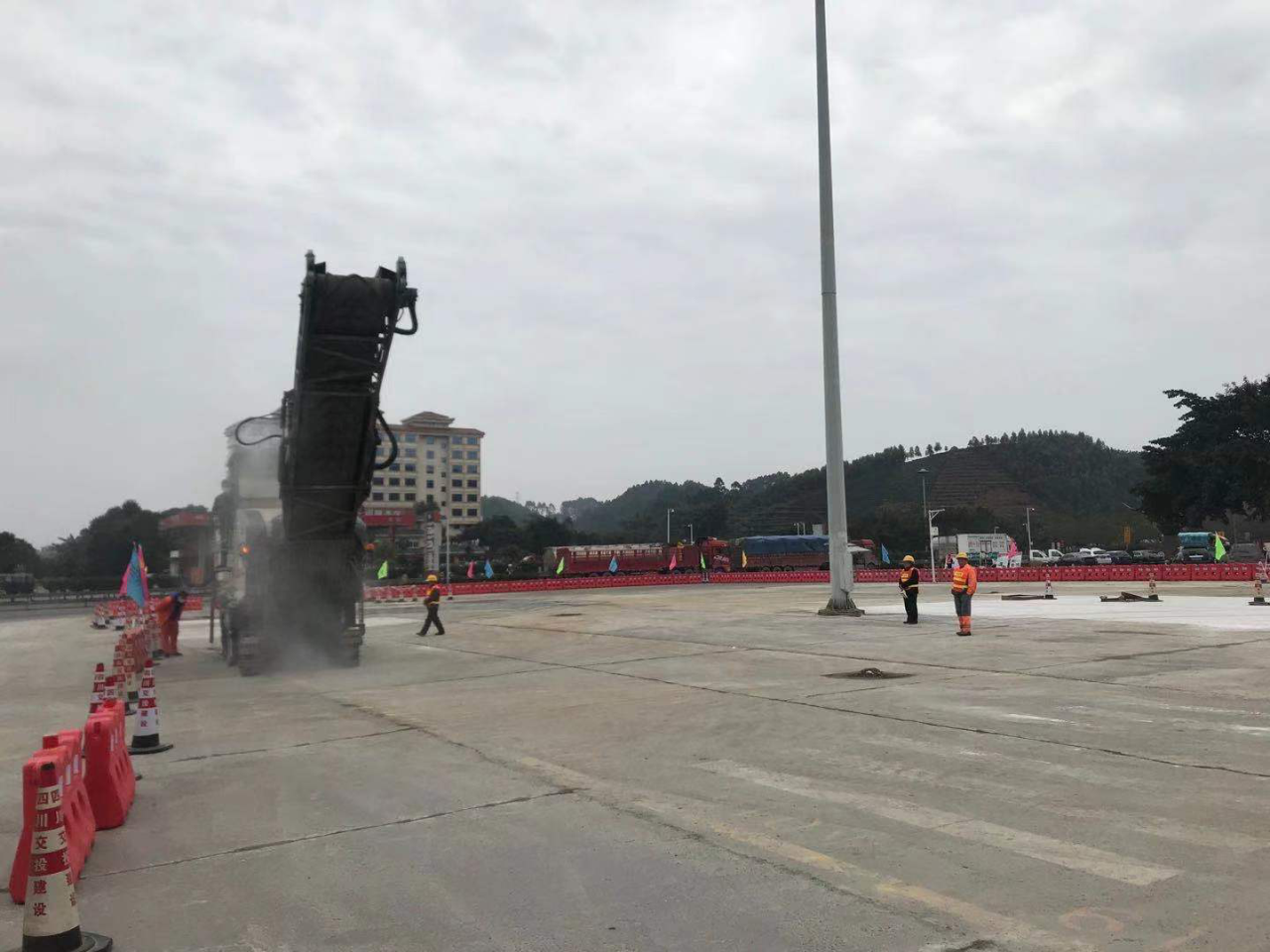 成樂高速天福服務區改造升級工程正式進場施工