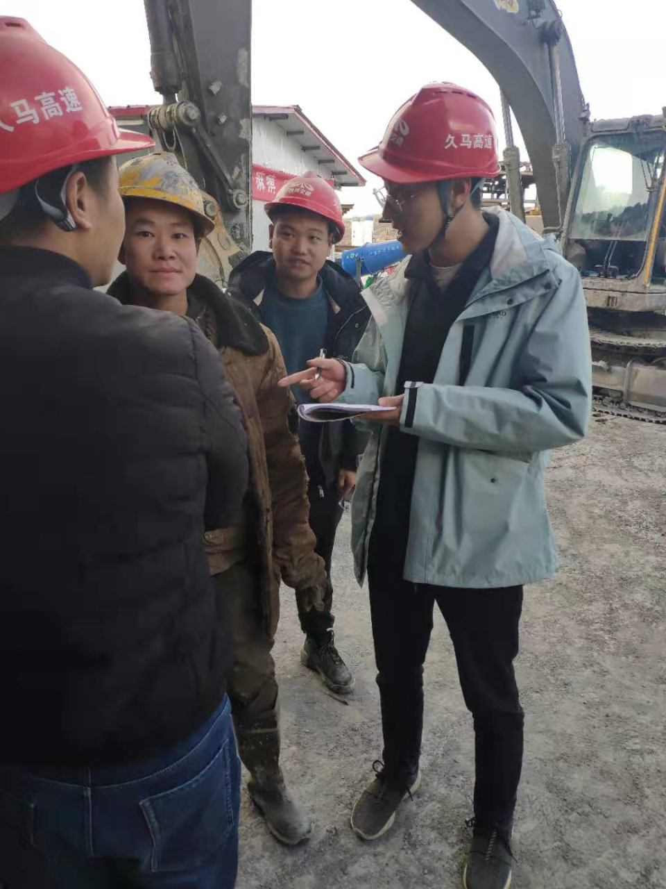 “給農民工兄弟一顆定心丸！”  ——久馬高速TJ8項目部深入工區核實民工工資發放情況