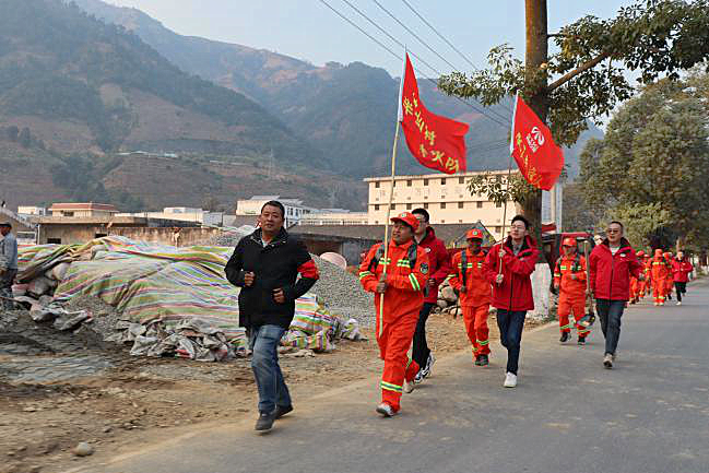 政府有命令  企業見行動—公路分公司項目黨支部參與森林防火系列活動