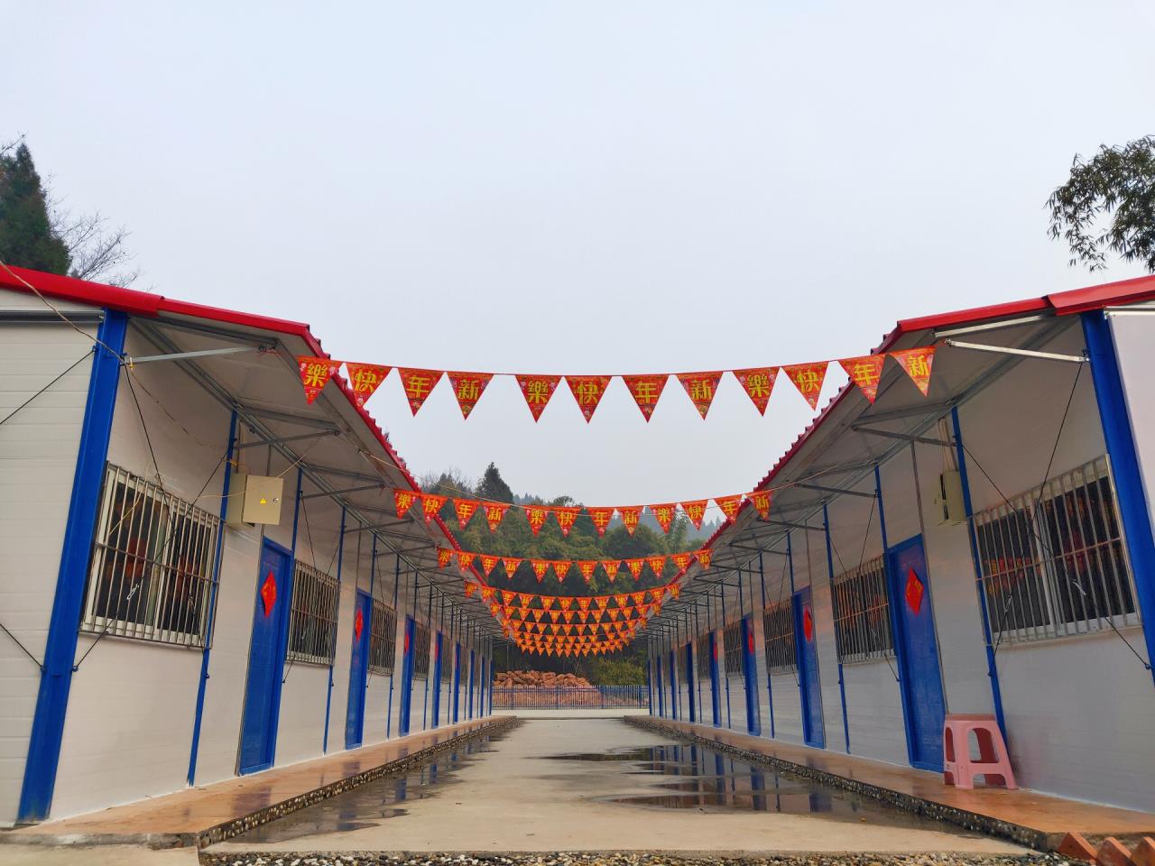 成綿TJ4項目實驗室駐地春節氛圍濃厚.jpg