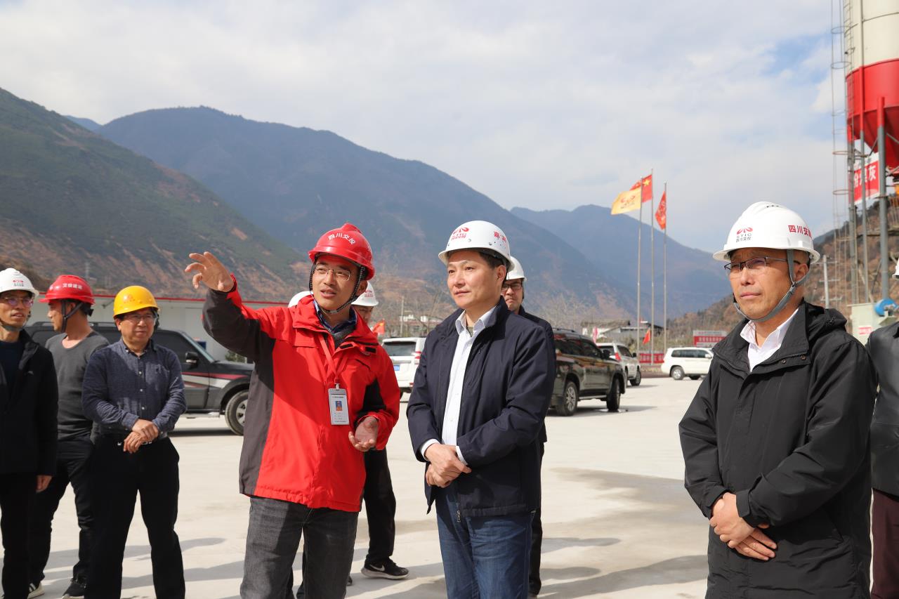 余小舟向周總匯報工作.jpg