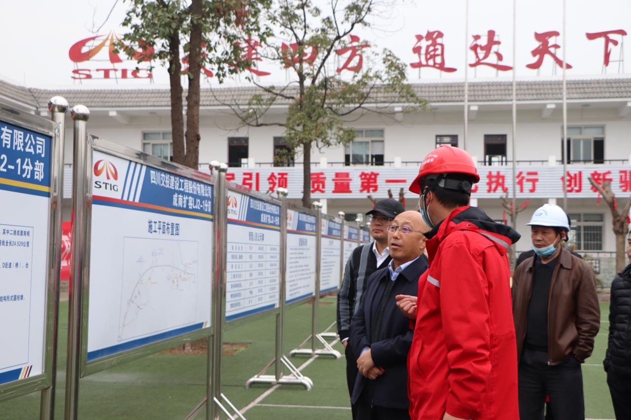 集團(tuán)公司黨委委員、董事李永林帶隊(duì)調(diào)研LJ2-1項(xiàng)目工作.jpg