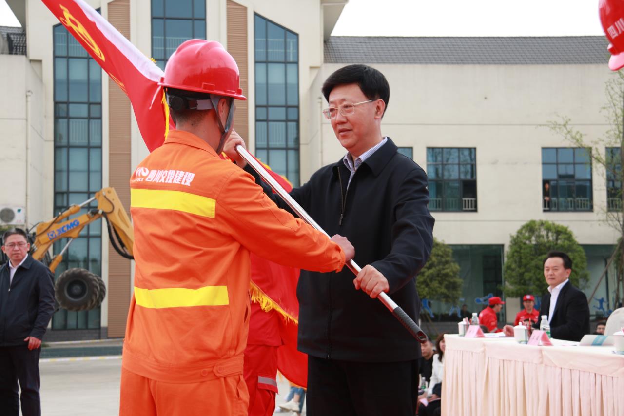 發(fā)揚(yáng)交通應(yīng)急搶險(xiǎn)急先鋒精神   彰顯國(guó)企社會(huì)擔(dān)當(dāng)