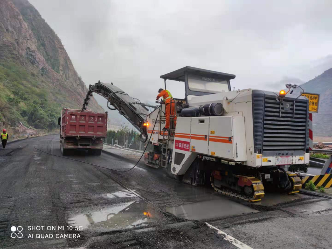 雅西高速公路K2044～K2046段 邊坡處治工程開工
