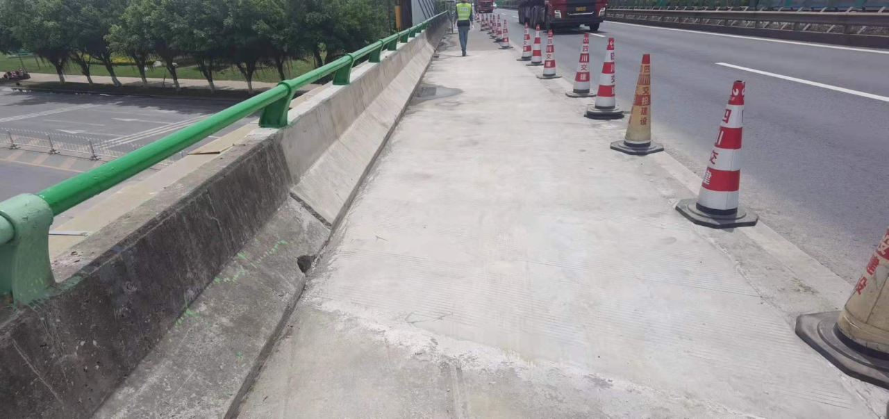 成綿高速K1736 72號中橋搶險工程順利完成施工任務(wù)并恢復(fù)通行
