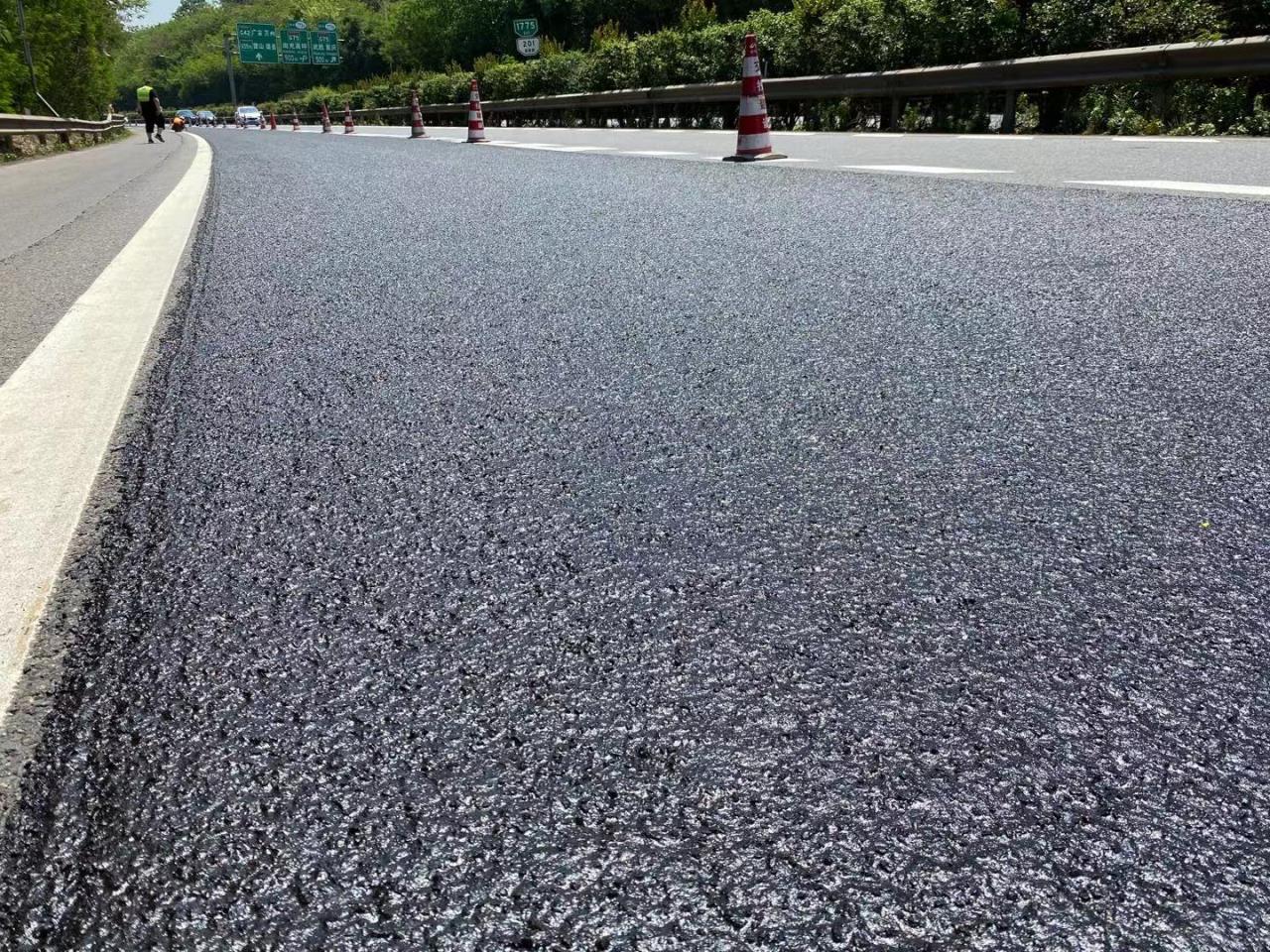 微表處施工后路面外觀全貌2.jpg