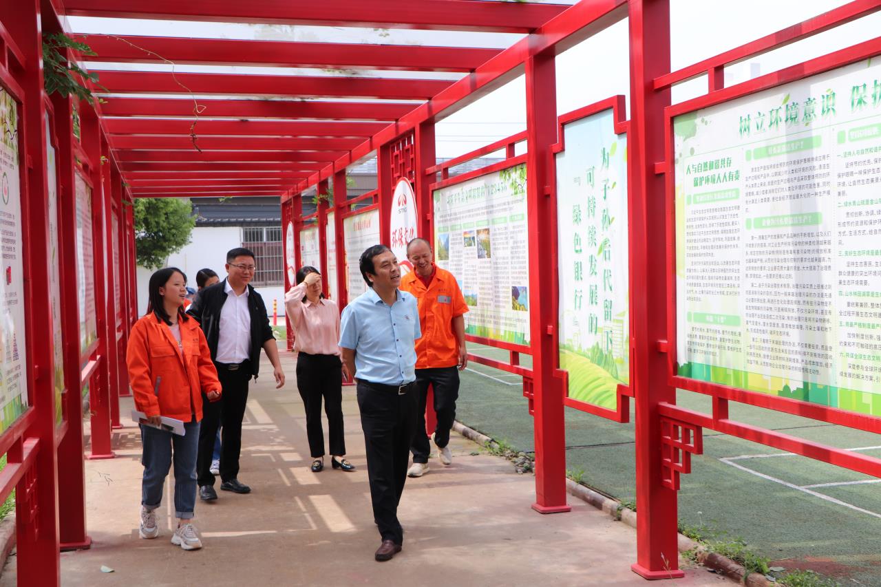 交建集團公司黨委委員、紀委書記張忠勇一行到 成南擴容LJ2-1項目調研指導工作