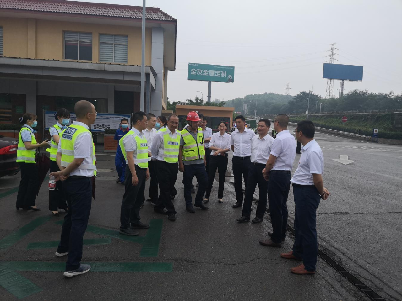 蜀道集團黨委委員、副董事長周黎明一行檢查指導內宜路安全環保及防汛減災工作