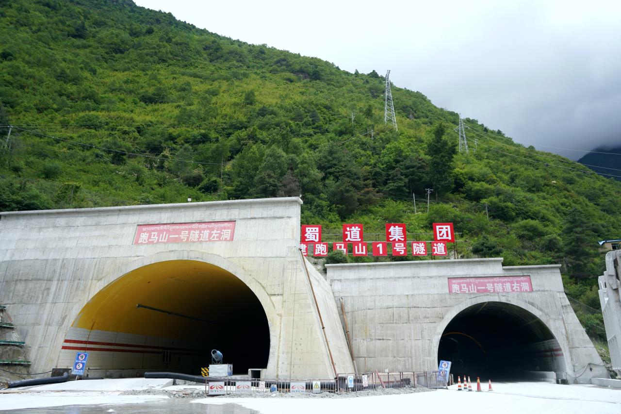 13個(gè)作業(yè)面同時(shí)推進(jìn)  雅葉高速康定過境段年中加速推進(jìn)