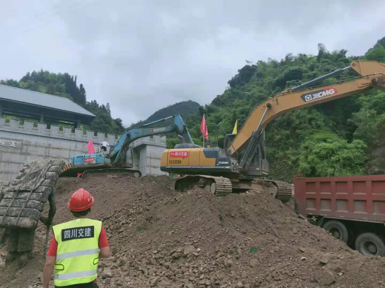 雅康高速突發(fā)泥石流，四川交建火速搶險(xiǎn)
