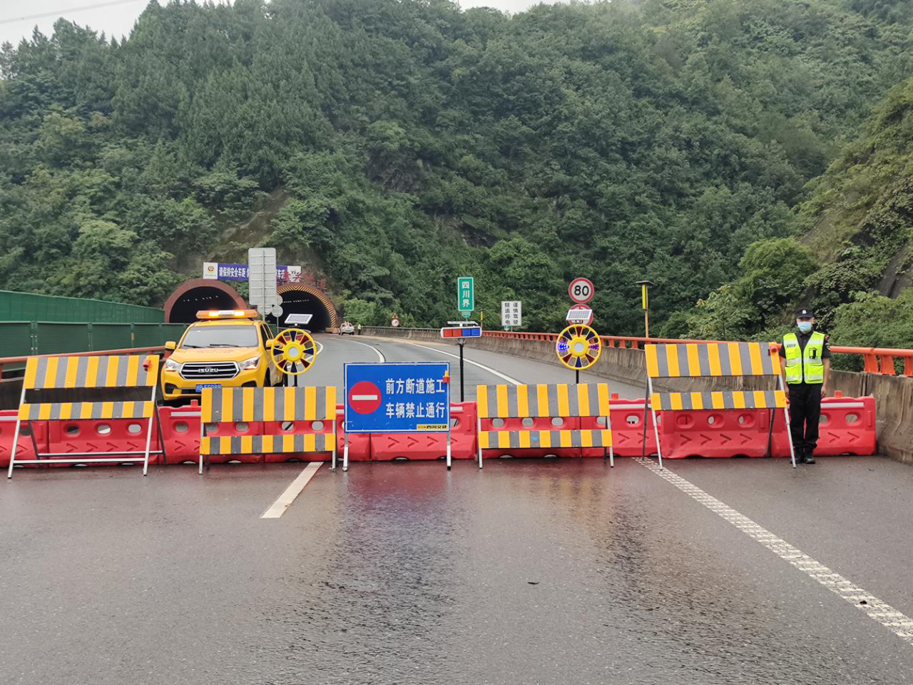G5京昆高速廣陜段路面維修養(yǎng)護(hù)工程 （進(jìn)川向）順利進(jìn)場