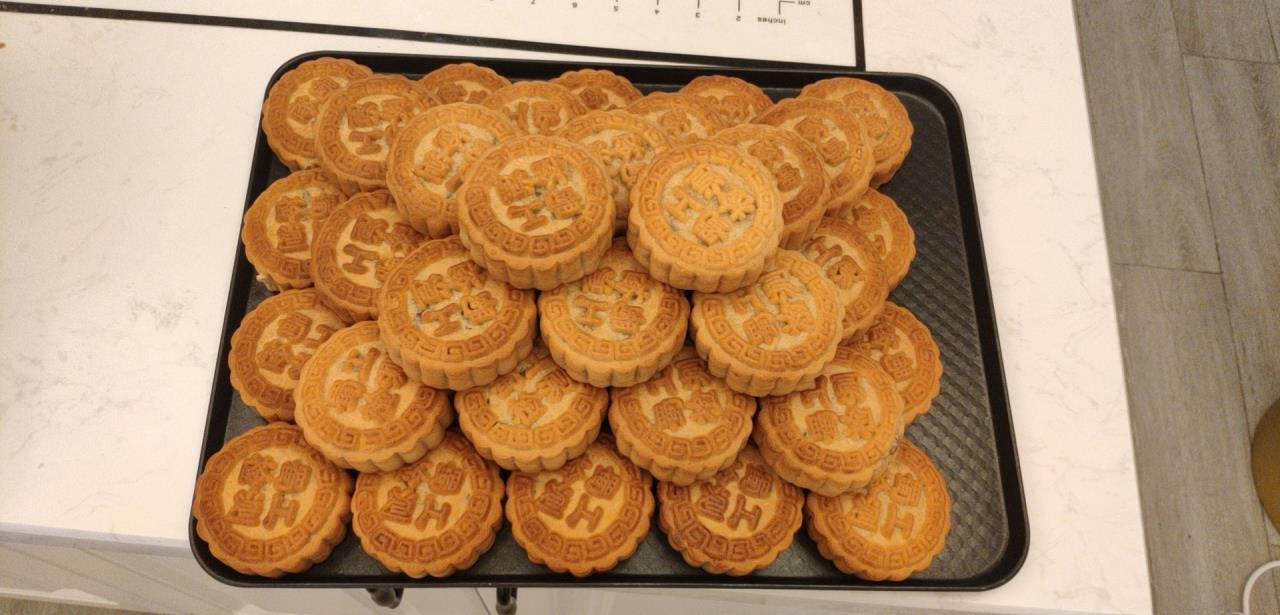 這個中秋節(jié)來點不一樣的，我們把自制月餅送到一線去