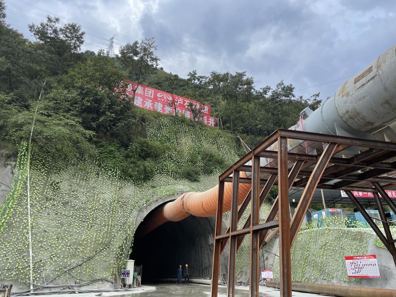 年底沖刺加速度！瀘石高速TJ3標隧道 掘進超3000米