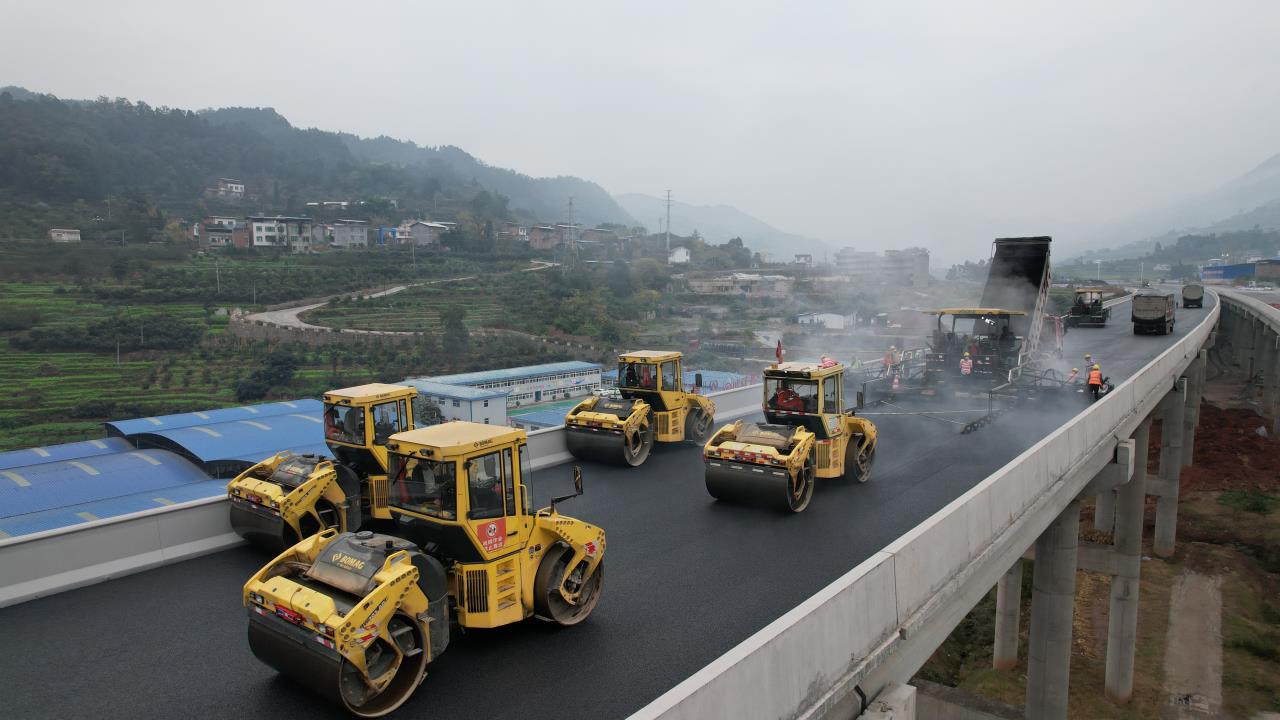 路面工程施工現場.JPG