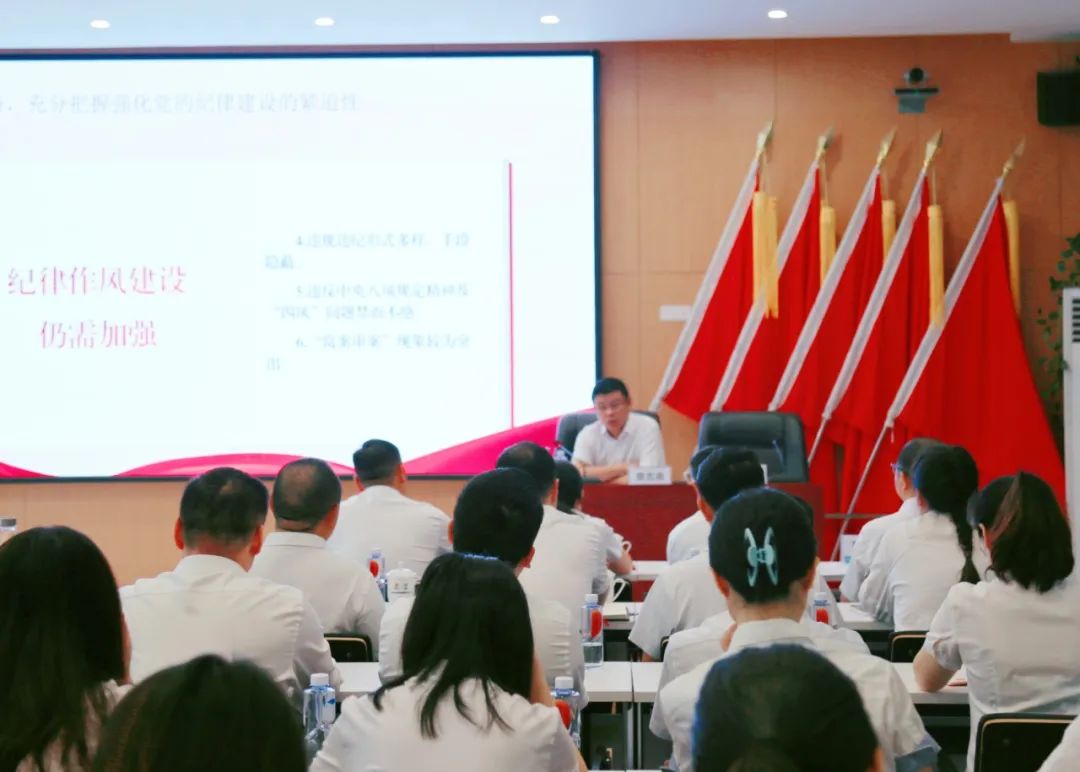 交建集團黨委書記、董事長章志高赴基層黨建聯系點講授紀律黨課