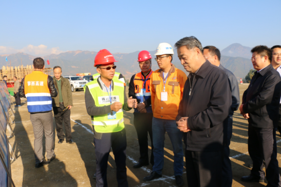 交通運輸部黨組書記楊傳堂赴瀘黃路改擴建工程現場調研指導工作