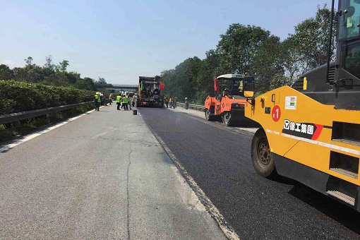 公司順利完成達(dá)渝、鄰墊高速公路路面整治工程試驗(yàn)段鋪筑