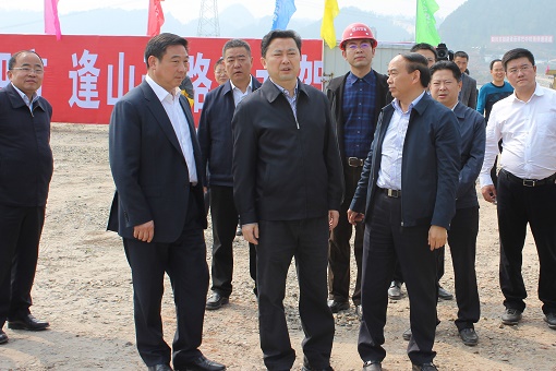巴中市市委書記羅增斌赴公司市政分公司承建恩陽機場快速路項目調研指導工作